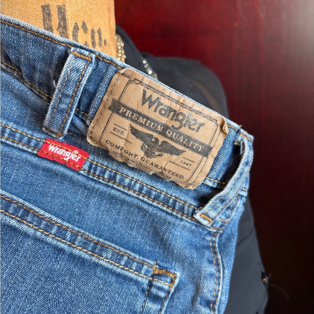-SOLD- Wrangler Relaxed Fit Blue Denim Jeans - Picture 5 of 8